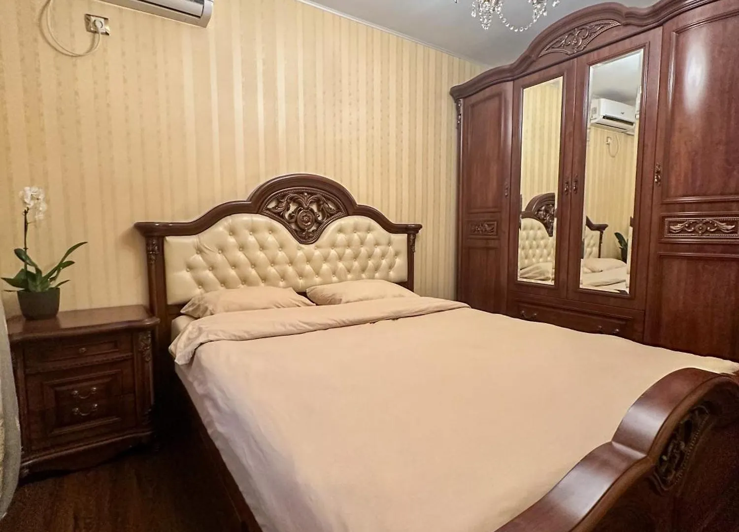 Cozy Apartment Stefan Cel Mare contacts